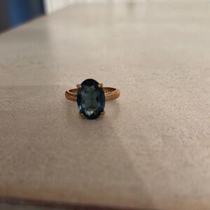 Vintage Elegant Gold Ring with Blue Gemstone